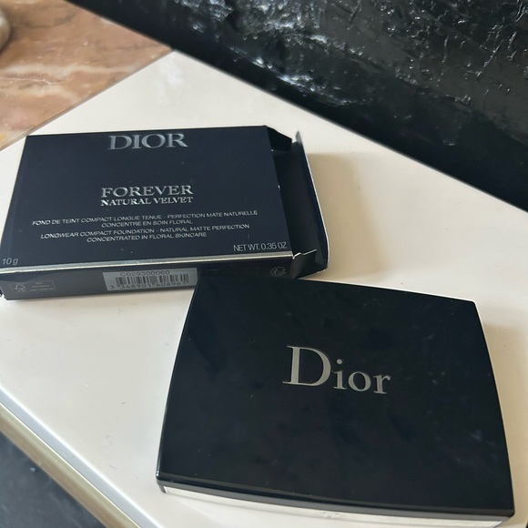 New DIOR Forever Compact Foundation — 6N - Picture 3 of 4